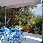 Appartamento Anna - Mansarda Vista Mare Con Giardino E Patio *