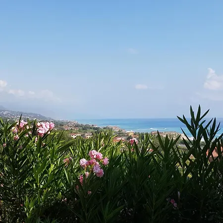 Anna - Mansarda Vista Mare Con Giardino E Patio Appartement Fuscaldo