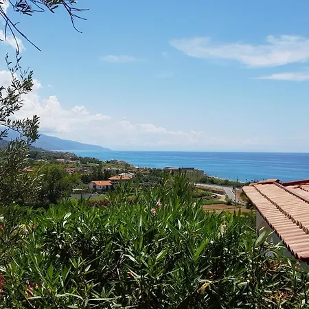 Apartment Anna - Mansarda Vista Mare Con Giardino E Patio