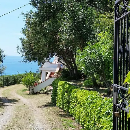Anna - Mansarda Vista Mare Con Giardino E Patio Fuscaldo
